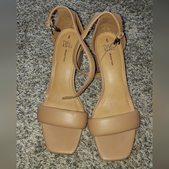 Time and Tru| Tan Block Heel Sandals - Picture 2 of 6